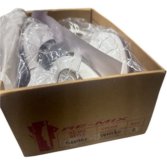 Pleated 2 - White - Picture 10 of 10